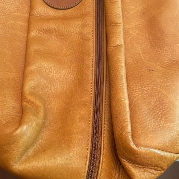 Men leather bag can be used tor shaving cream and other men clippers toiletries. - Picture 3 of 5